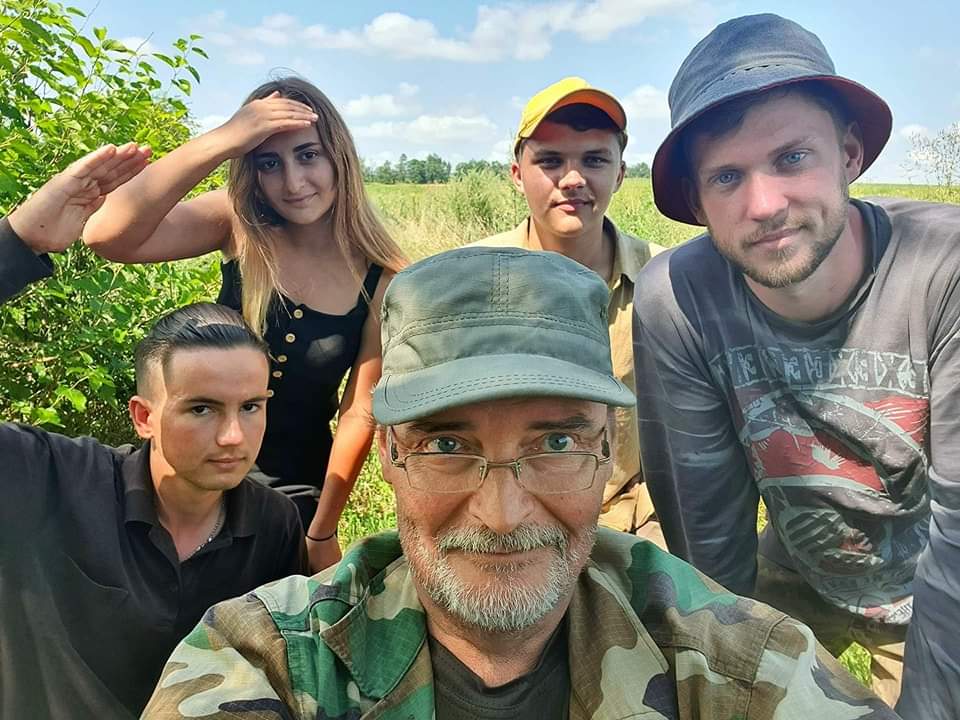 Керівник практики Шишкін Р. Г. із студентами в експедиції